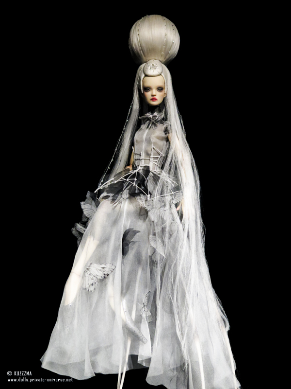 Grey Widow (Widow sisters collection) - full height