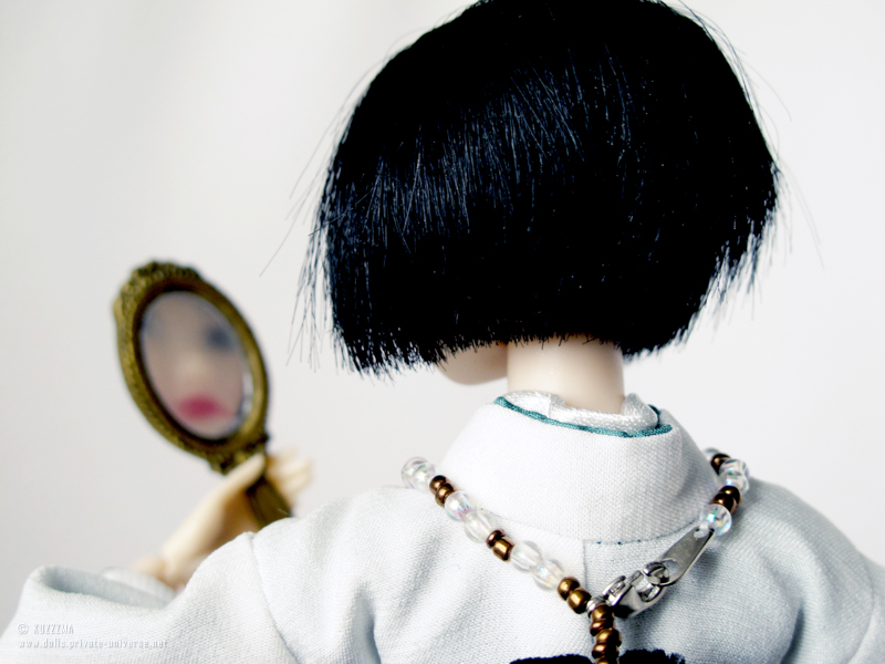 Momoko Snow White: Reflection