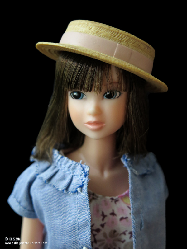 Momoko Soft Hot Milk: Portrait (in hat)